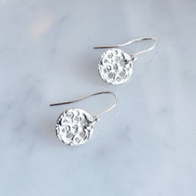 Charger l&#39;image dans la galerie, Small Moon Earrings
