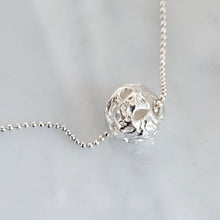 Charger l&#39;image dans la galerie, Gravity Necklace
