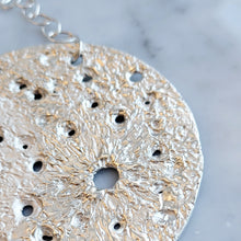 Charger l&#39;image dans la galerie, Large Moon Necklace
